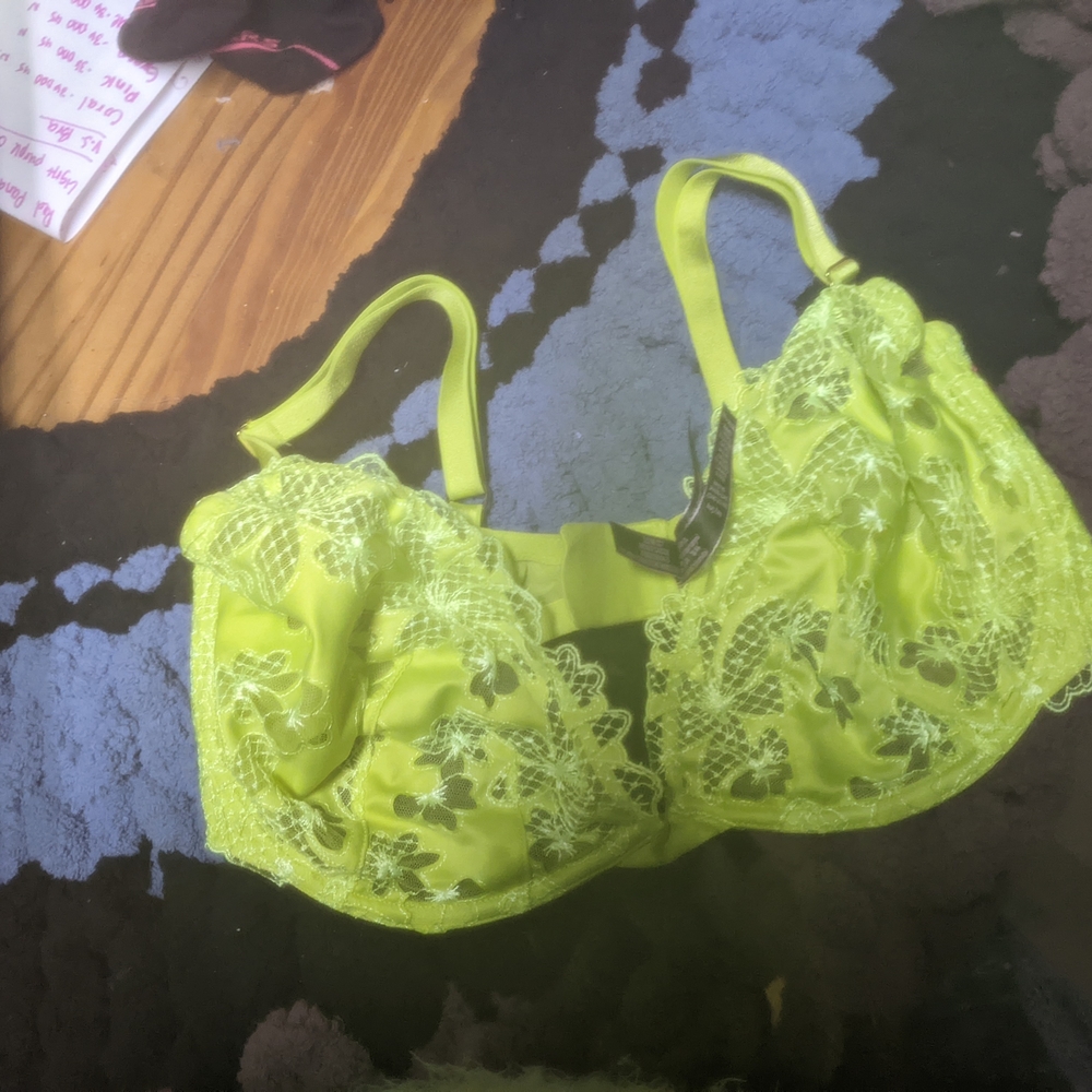 Lace Underwire Bra in Neon Green